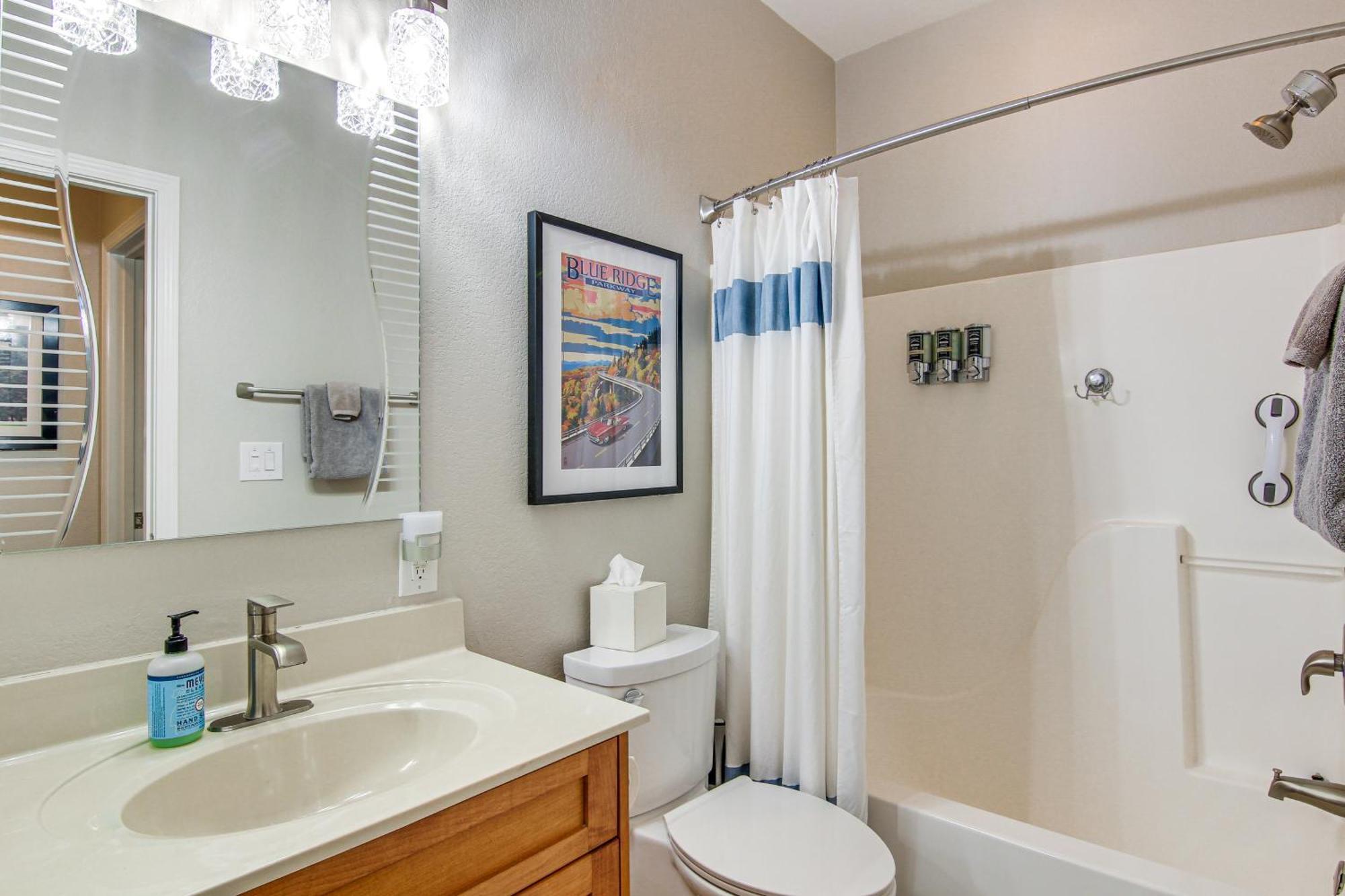 Lake Lure Condo With Resort Pool And Beach Access! Bagian luar foto